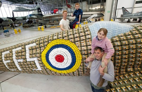 6500个鸡蛋盒打造的喷气式飞机（六）